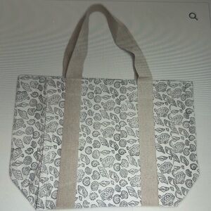 Elegant Seashell Print Tote Bag
